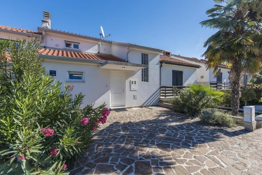 Pietra Villa Dajla Exterior photo